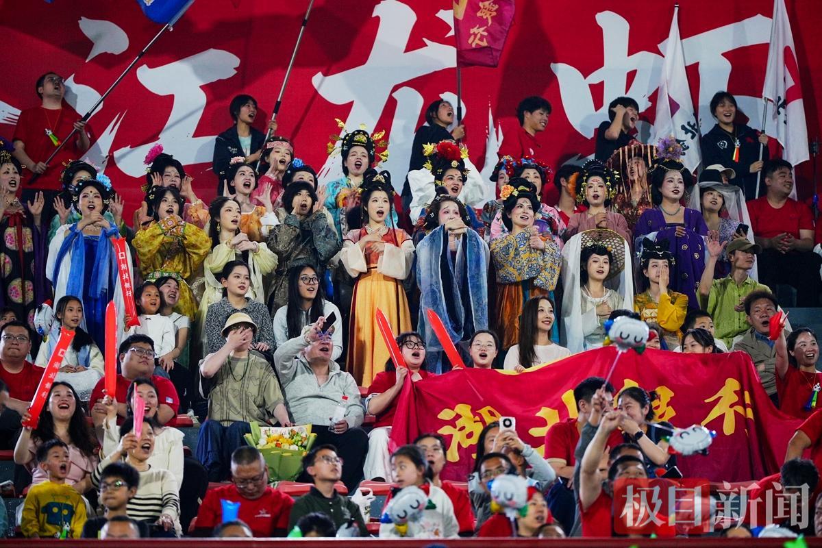 OB电竞官方入口-潜江赛场内外皆精彩：来看一场球，爱上一座城